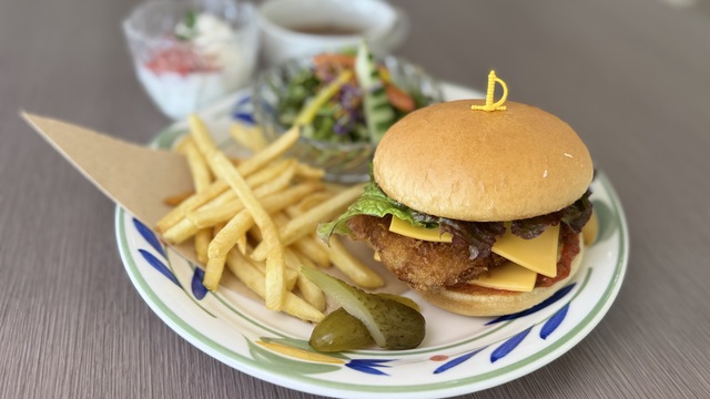 チーズチキンカツバーガー